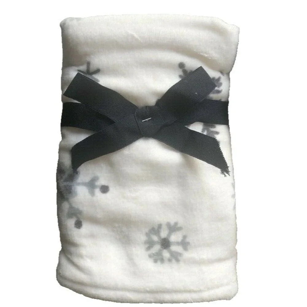 Tommy Hilfiger Christmas Hand Towels Set of 2 Bathroom Holiday White Snowflake
